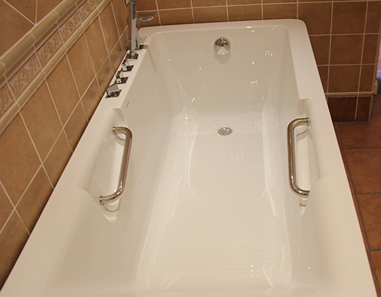 做好浴缸的清洁保养 这样泡起澡来才更安心
