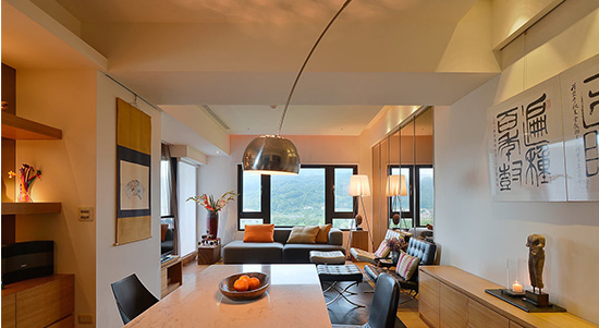 好客的单身女白领 把家打造得像度假酒店