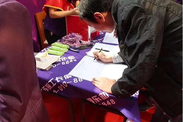 1475145080774572.png blob.png