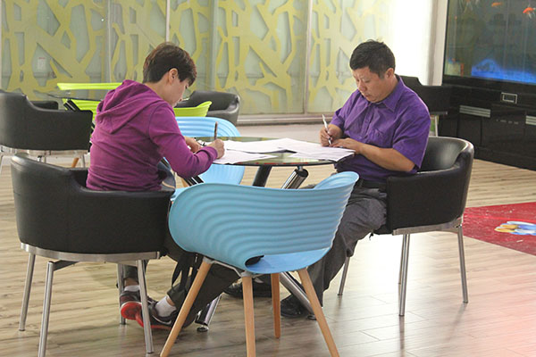 琚泽光工长鹏润家园100㎡老房签约现场