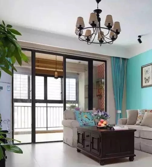 阳台与客厅要不要做隔断?99%的人在纠结 阳台与客厅要不要做隔断?99%的人在纠结