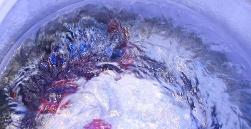 这些误区千万别犯,否则衣服只会越洗越脏! 这些误区千万别犯,否则衣服只会越洗越脏!